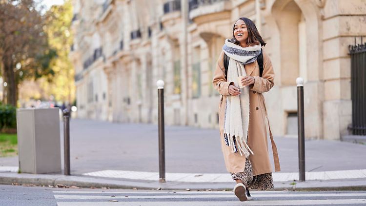 Fällt das Muster des Schals eher dezent aus, gibt es vielfältigere Einsatzmöglichkeiten.