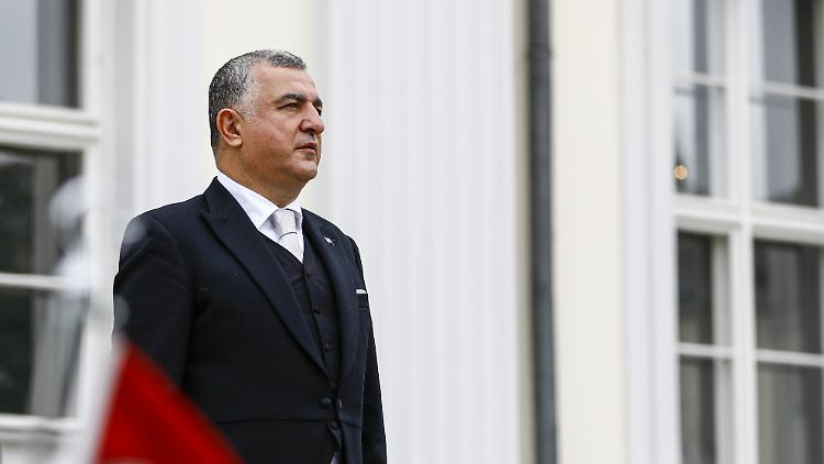 Ahmet Başar Şen	ist der türkische Botschafter in Deutschland.