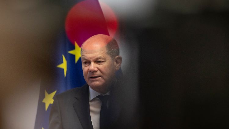 Kanzler Scholz hält seinen Parteifreund Pistorius für den richtigen Mann im Verteidigungsministerium.
