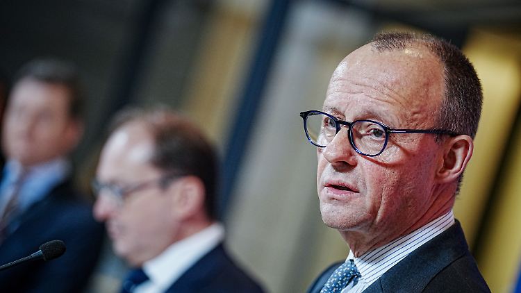Bremser unter Zugzwang: Unionsfraktionschef Merz und CSU-Landesgruppenchef Dobrindt erwägen eine Klage gegen den Ampel-Vorschlag zur Wahlrechtsreform. 