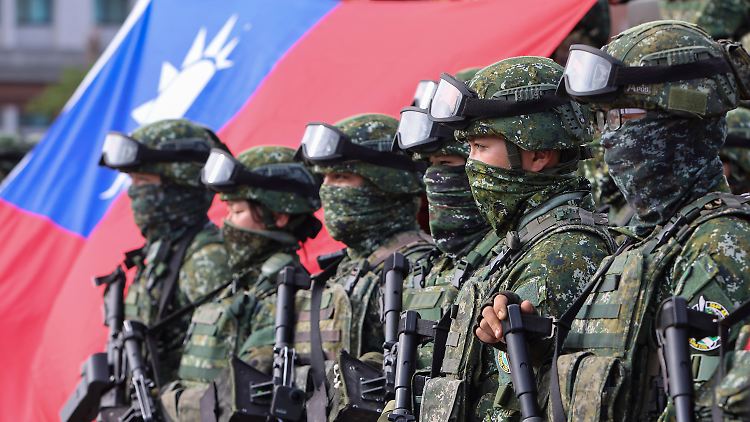 Bisher sind lediglich taiwanesische Männer verpflichtet, Wehrdienst zu leisten und Reservisten-Übungen zu absolvieren.