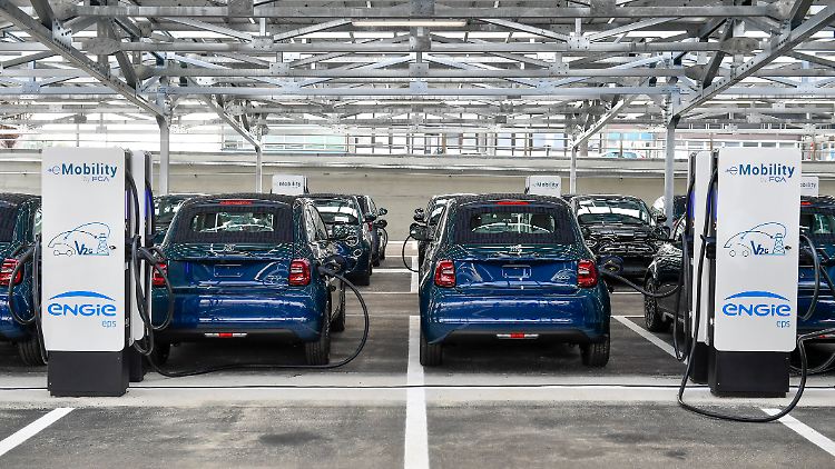 Einige Hersteller wie Hyundai und Renault testen bereits die neue V2G-Technologie, die aus E-Fahrzeugen sichere Energiespeicher machen soll.