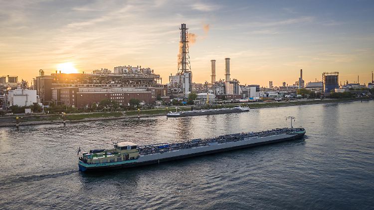 Der Überfall Russlands auf die Ukraine brockt BASF einen Milliarden-Verlust ein.