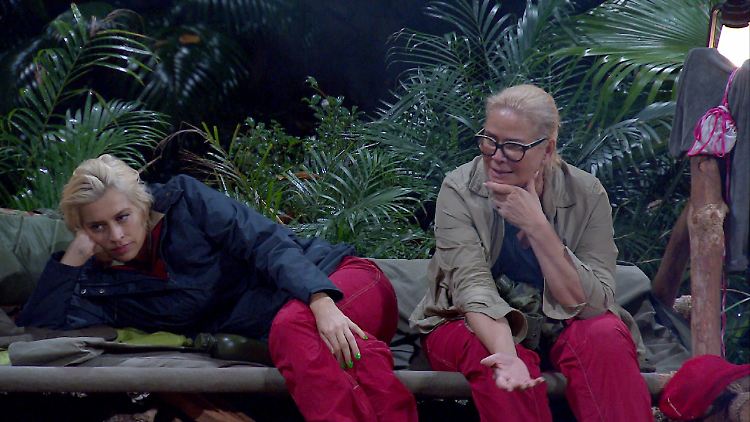 Können das Lästern nicht lassen: Verena und Claudia (RTL)