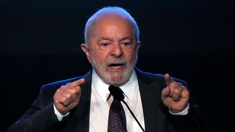 Der Linkspolitiker Lula warf seinem rechten Vorgänger vor, seine Anhänger aufgestachelt zu haben. Rund 1500 Sympathisanten Bolsonaros wurden vorläufig festgenommen.