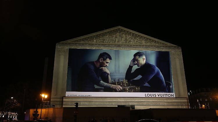 Lionel Messi und Cristiano Ronaldo inszenierten sich vor der WM in Katar als große Denker.