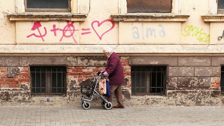 Die Bundesregierung erwartet bis zu 190.000 berechtigte Ansprüche auf den Härtefallfonds von ehemaligen DDR-Bürgern. 