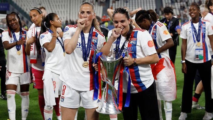 Als frisch gebackene Mutter wurde Gunnarsdóttir Champions-League-Siegerin.