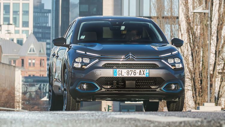 Der Citroën C4 X kommt noch im ersten Quartal 2023.