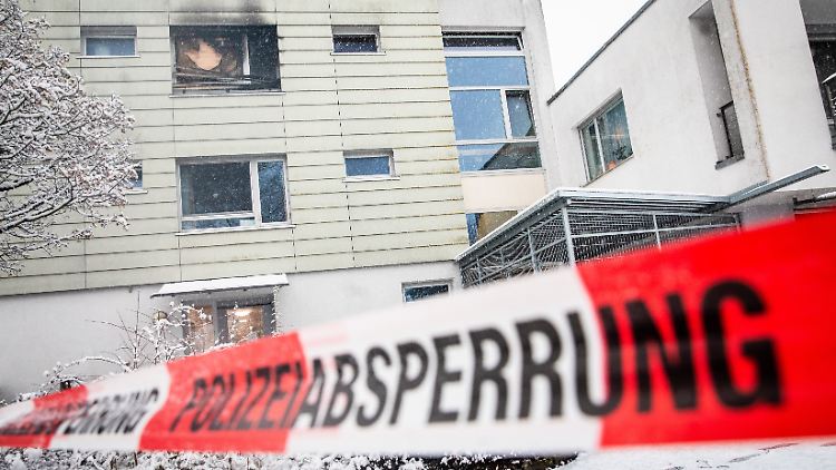 Die 57-jährige psychisch kranke Frau wurde bei dem Brand selbst schwer verletzt.