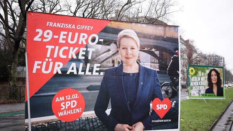Könnte das Rote Rathaus verlieren: Franziska Giffeys SPD liegt in einer Wahlumfrage des RBB auf dem dritten Platz hinter Grünen und CDU.