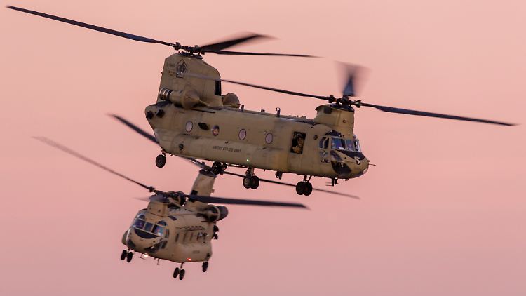 Zu den großen Rüstungsvorhaben, die aus dem Sondervermögen finanziert werden sollen, gehört auch der schwere Transporthubschrauber Chinook. 