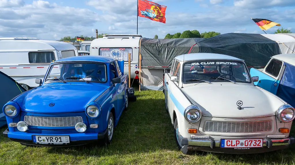 Fahrzeuge-der-Marke-Trabant-sind-beim-28-Internationalen-Trabi-Treffen-zu-sehen