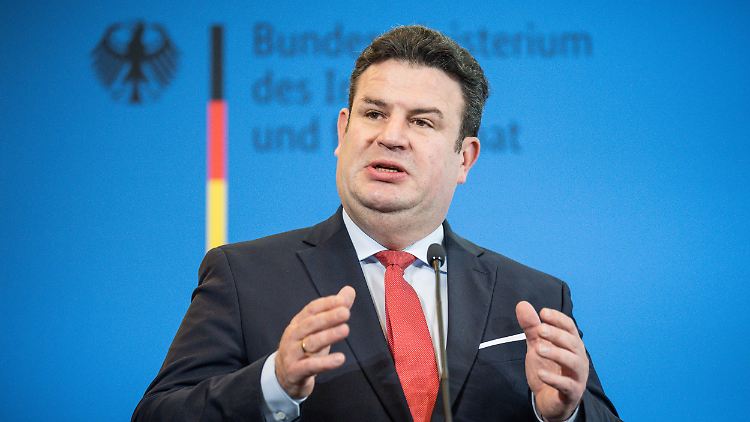 Dank der Schutzmaßnahmen konnten vor allem in den Hochphasen der Pandemie "Arbeits- und Produktionsausfälle vermieden werden", so Heil.