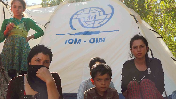 Als 2014 IS-Kämpfer das Sindschar-Gebirge im Nordirak überfielen, flohen zahlreiche Frauen und Kinder aus der Region in Zeltlager für Flüchtlinge. (Archivbild)