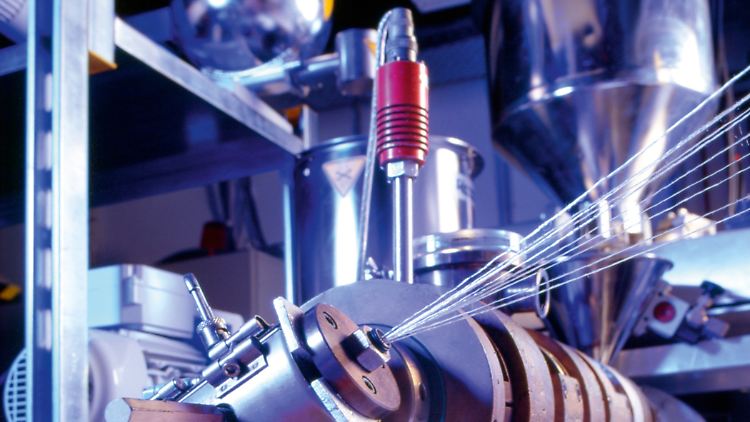 Verstärkte Polymere könnten die klassischen Kunststoffe im Automobilbau langfristig ablösen.