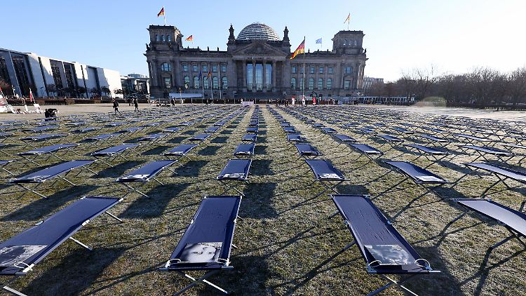 Erschöpfung, Kurzatmigkeit, Muskelschwäche, Konzentrationsstörungen - die Corona-Langzeitfolgen fallen sehr unterschiedlich aus.