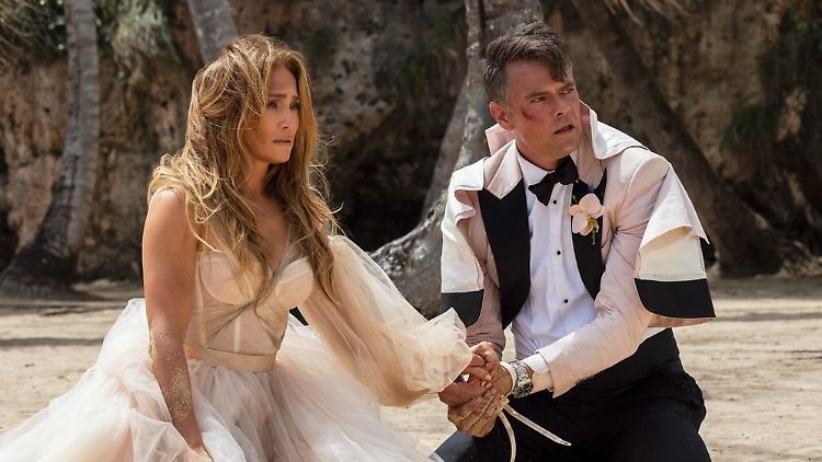 Die Hochzeit von Lopez und Duhamel wird von Piraten überfallen.