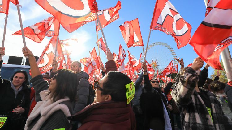 "Brutal und ungerecht": Franzosen gehen landesweit gegen eine Erhöhung des Renteneintrittsalters auf die Straße.
