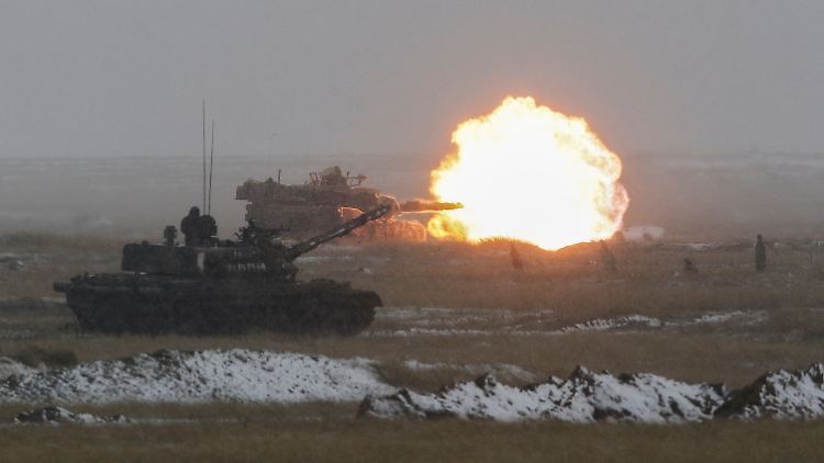 Kampfpanzer des Typs "M1 Abrams" sind sehr schwer und haben einen hohen Treibstoffverbrauch.