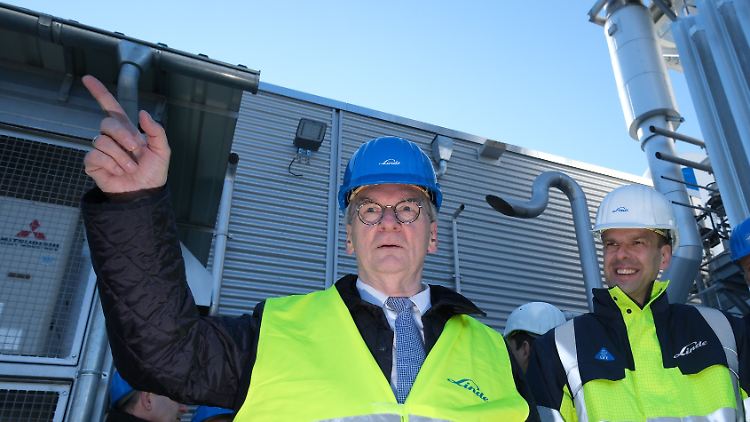 Der Osten sei Vorreiter beim Ausbau erneuerbarer Energie, sagt Sachsen-Anhalts Ministerpräsident Haseloff.