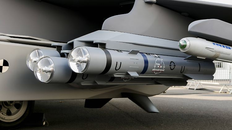 Brimstone-Raketen erkennen Panzer und gepanzerte Fahrzeuge und greifen sie an.