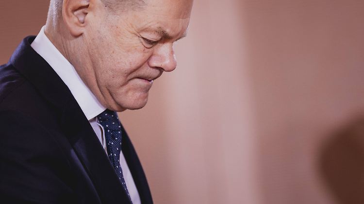 Wenn man sich in Ramstein doch noch auf "Leopard"-Lieferungen einigt, habe Olaf Scholz bis dahin maximal viel Porzellan zerschlagen, sagt Sicherheitsexperte Frank Sauer.