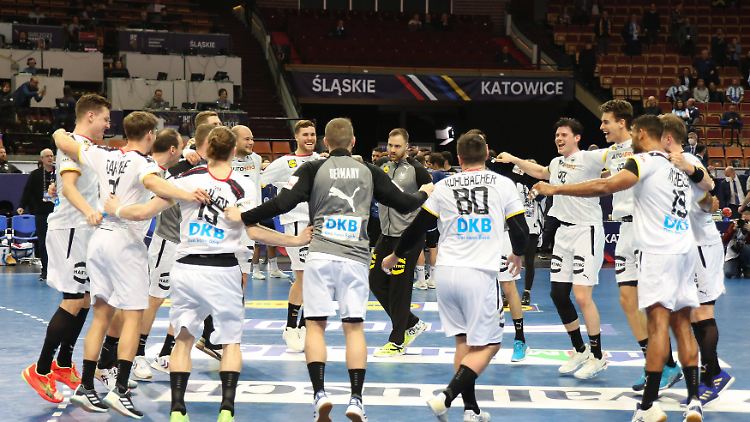 Die deutsche Handball-Nationalmannschaft begeistert sich selbst.