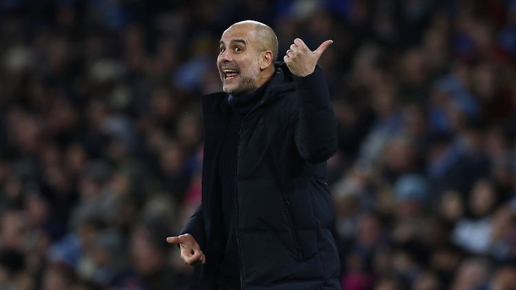 "Warum seid ihr so leise?", fragt Herr Guardiola. 