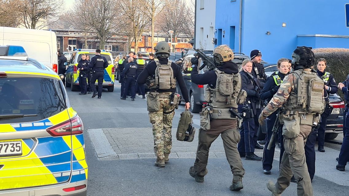 Erst am Mittwoch rückten Spezialkräfte der Polizei in der Schule an, nachdem ein Unbekannter mit einem Amoklauf gedroht hatte.