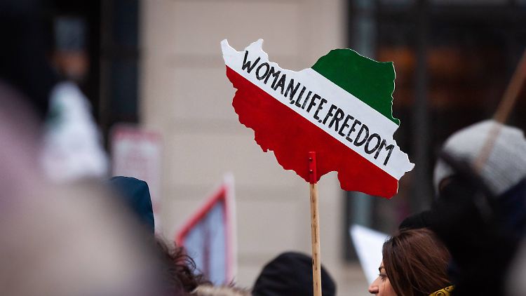 Weltweit gehen Menschen auf die Straße, um ihre Solidarität mit den Protestierenden im Iran zu zeigen.