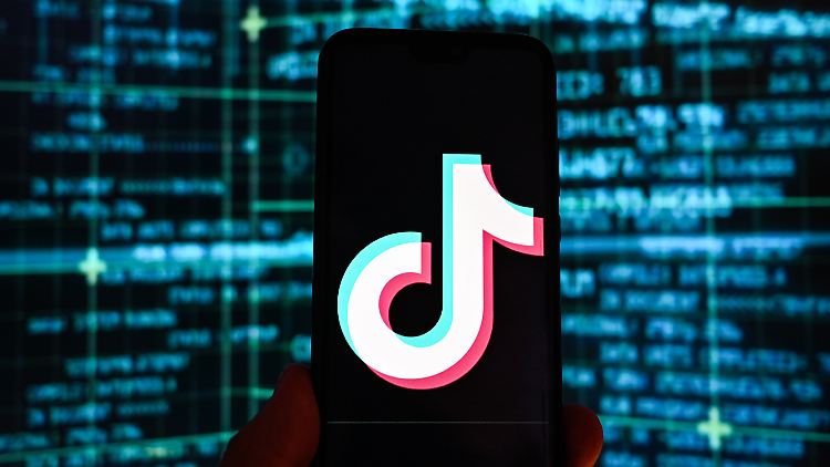 Weil Tiktok besonders ein jüngeres Publikum anspreche, müsse die Plattform auch ihrer besonderen Verantwortung gerecht werden, mahnte EU-Kommissar Breton.