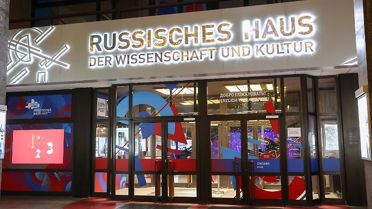 Das in den 1980er Jahren gegründete Russische Haus ist ein Veranstaltungs- und Kulturzentrum in Berlin.