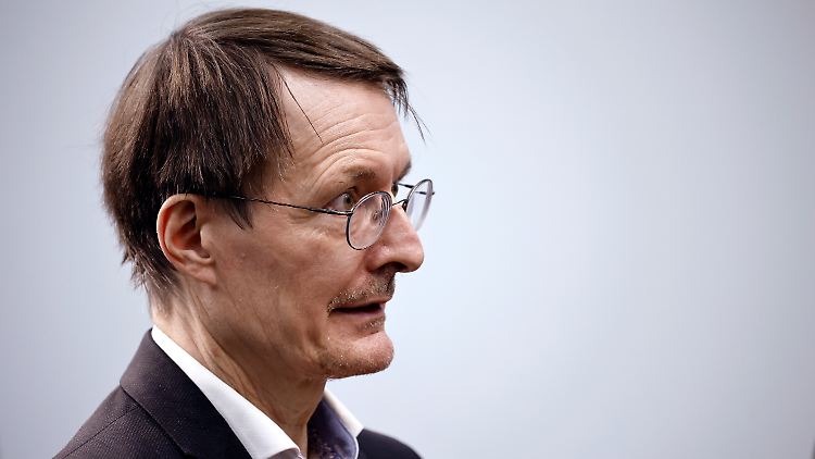 Der Gesundheitsminister kündigt eine große Initiative für Menschen mit Long Covid an. 