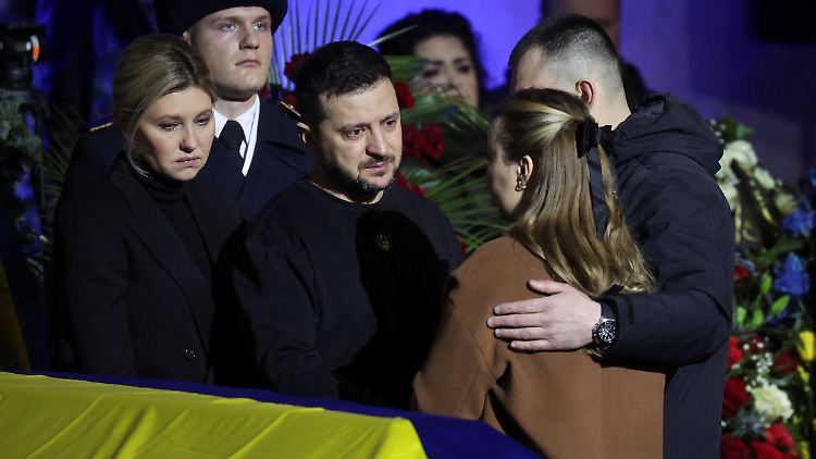 Der ukrainische Präsident Selenskyj und die First Lady Olena Zelenska bekunden ihr Beileid.