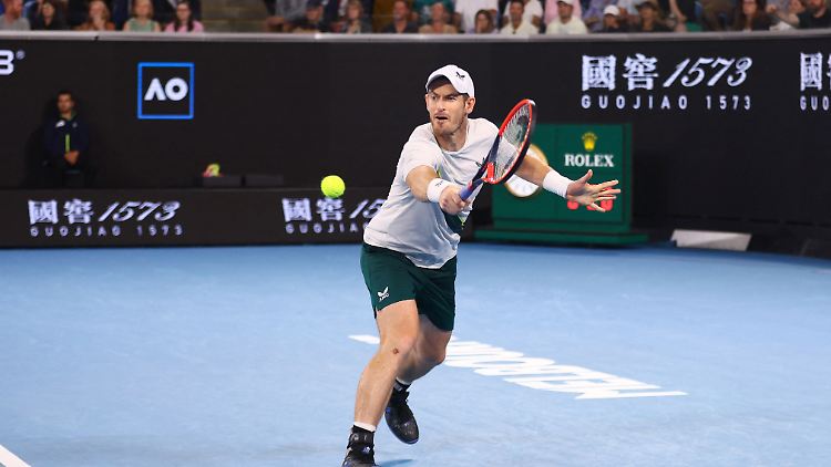 Murray erkämpft sich einen Ball im Match gegen Agut.