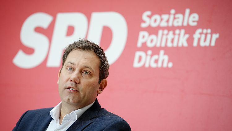Die neue Ausrichtung wurde von der parteiinternen "Kommission für internationale Politik" unter Leitung von Co-Parteichef Klingbeil erarbeitet.
