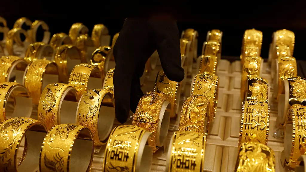 2017-12-14T060950Z-1685856573-RC1ABC338D80-RTRMADP-3-GLOBAL-METALS