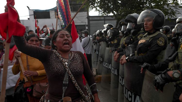 Die Europäische Union verurteilte den "unverhältnismäßigen" Einsatz von Gewalt durch die peruanische Polizei.