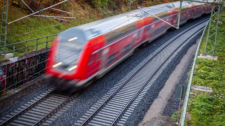 Eigentlich sollten Fahrgäste längst mit dem "Deutschlandticket" unterwegs sein.