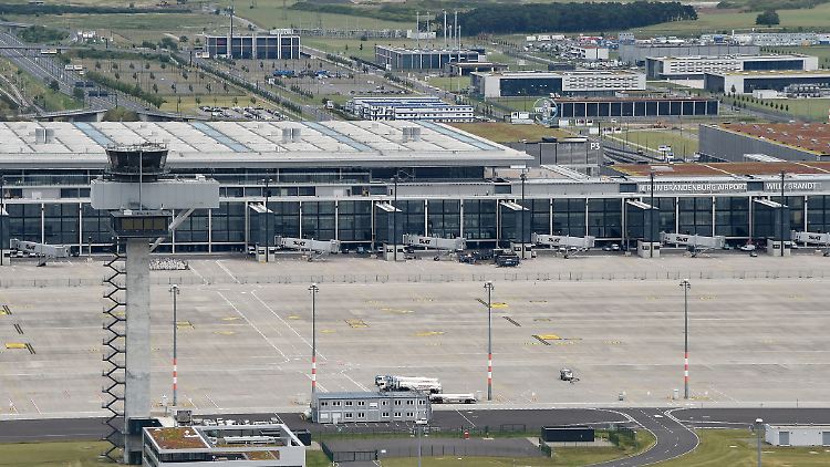 Rund 300 Flüge sind für Mittwoch am BER geplant - der Betreiber erwartet, dass alle ausfallen.