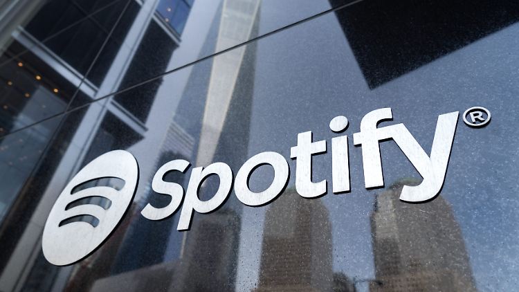 Von den derzeit gut 9800 Vollzeitstellen will Spotify rund sechs Prozent streichen.