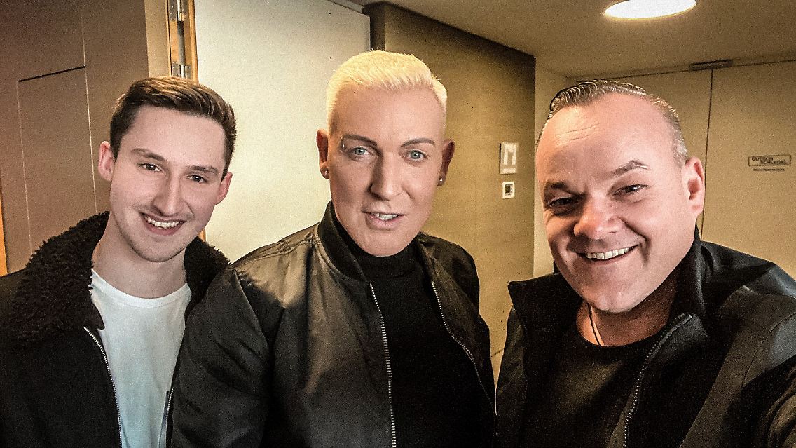 Die Musiker Marc Blou (links), H.P. Baxxter (Mitte) und Jay Frog (rechts).