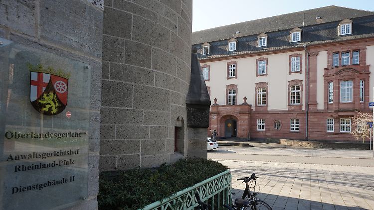 Der Prozess gegen die fünf mutmaßlichen Mitglieder einer Terrorgruppe soll vor dem Oberlandesgericht in Koblenz verhandelt werden. 