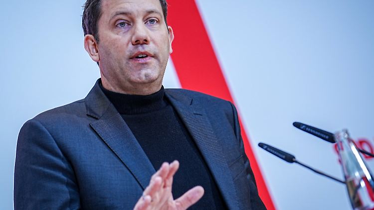 SPD-Chef Klingbeil gab Fehler in der bisherigen Russland-Politik seiner Partei zu.