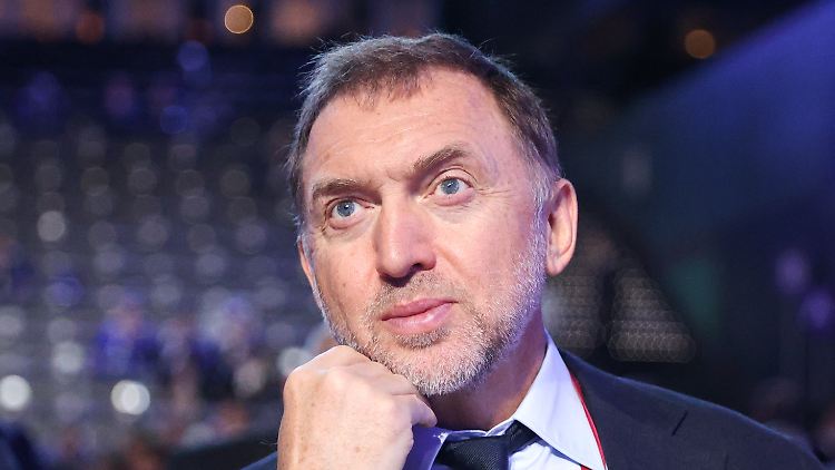 Um Milliardär Oleg Deripaska geht es in einer neuen Anklage gegen einen ehemaligen FBI-Beamten.