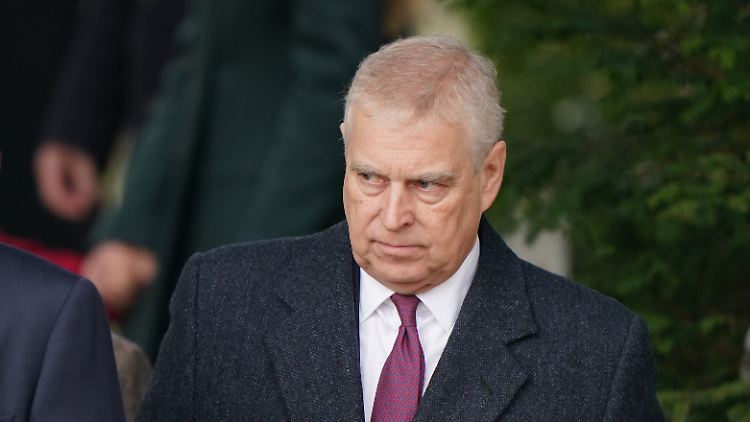 Aufgrund des Missbrauchsskandals trat Prinz Andrew 2019 von seinen royalen Pflichten zurück und verlor zahlreiche Titel.
