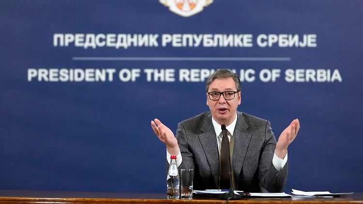 Die Pressekonferenz mit Vucic wurde live im Fernsehen übertragen.