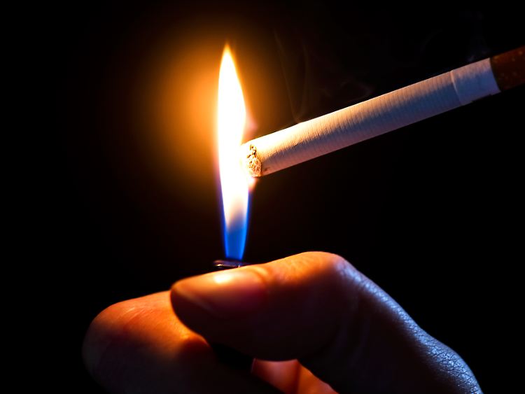 Vier Wochen vor der OP sollte mit der Zigarette Schluss sein.