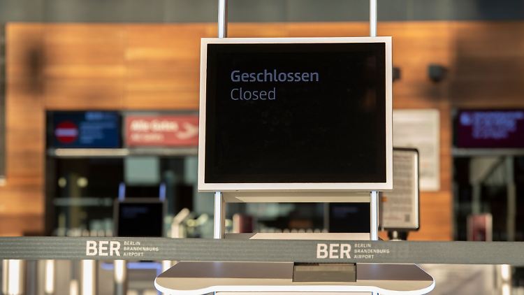 Geschlossen: Am Mittwoch können sich Fluggäste den Weg zum BER sparen - alle Passagierflüge sollen warnstreikbedingt ausfallen.